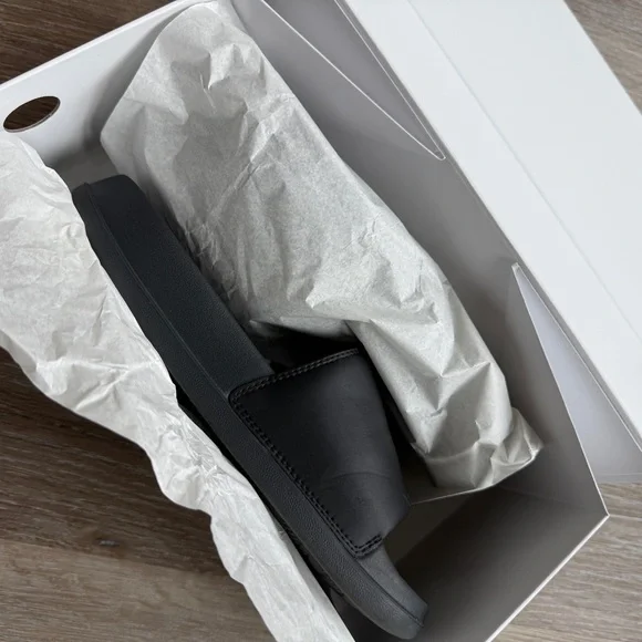 ALO Yoga Black Unisex Slide - Picture 2 of 11